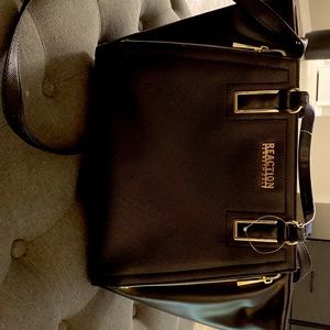 Not into purses and need to sell it to someone who love purses